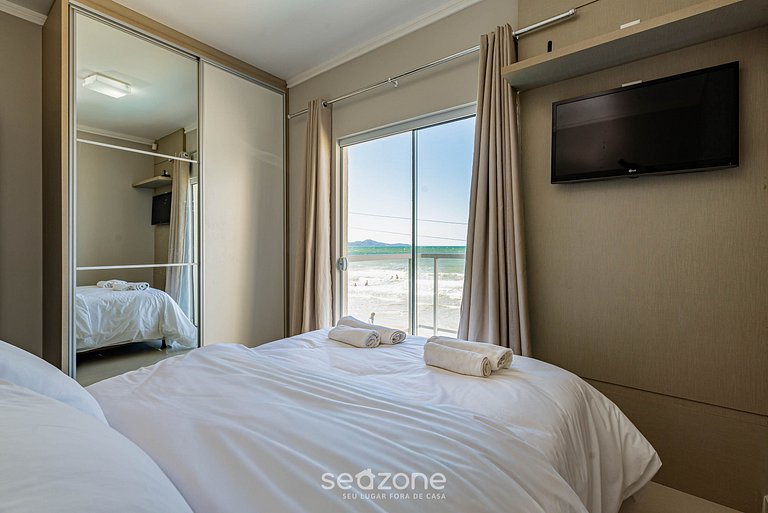 Casa com piscina pé na areia Porto Belo RAT001