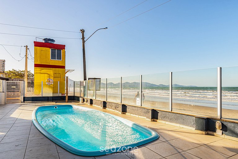Casa com piscina pé na areia Porto Belo RAT001