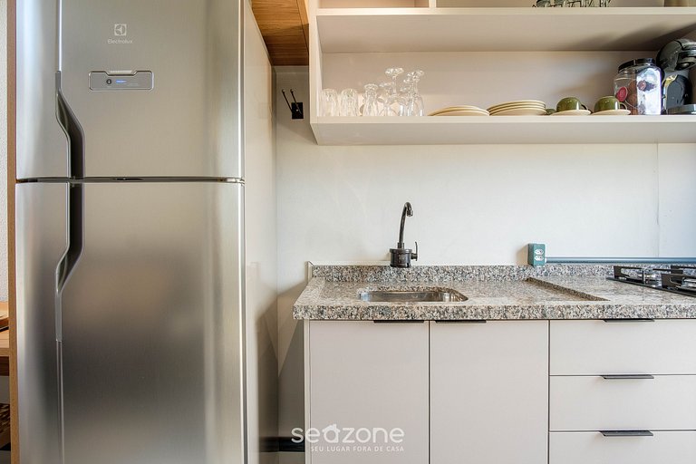 Loft c/ varanda a passos da praia - PLO0009