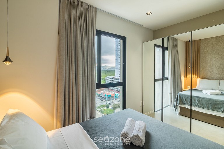 Apto c/ varanda e churrasq. a 220m do mar FFS0809