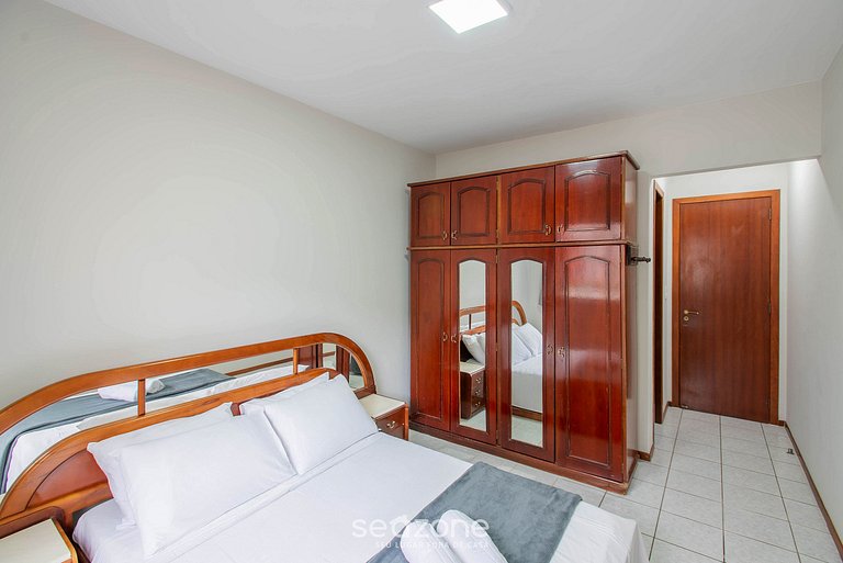 Apto c/ Churrasqueira a 350m da Praia ILH0503