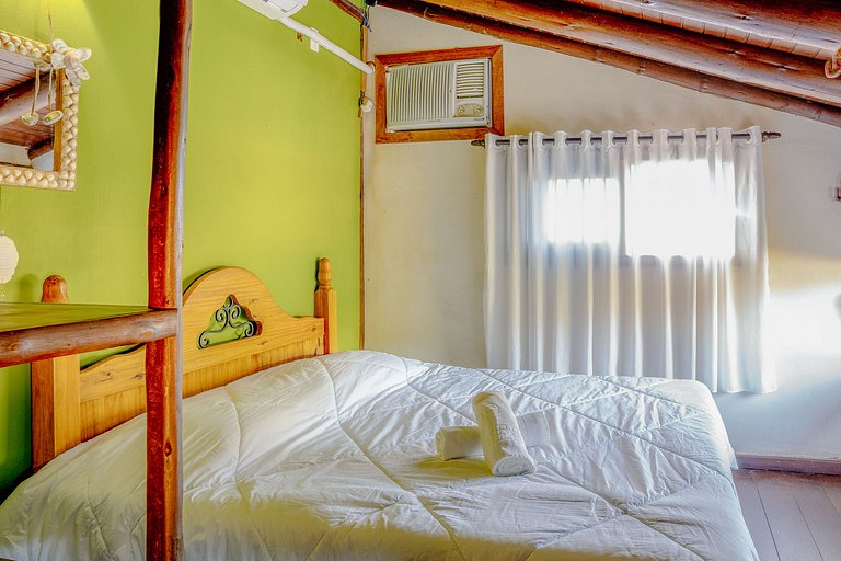 Linda casa c/ piscina em meio a natureza EGF000