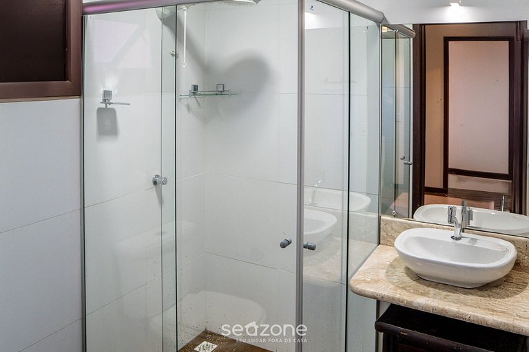 Linda casa c/ piscina em meio a natureza EGF000