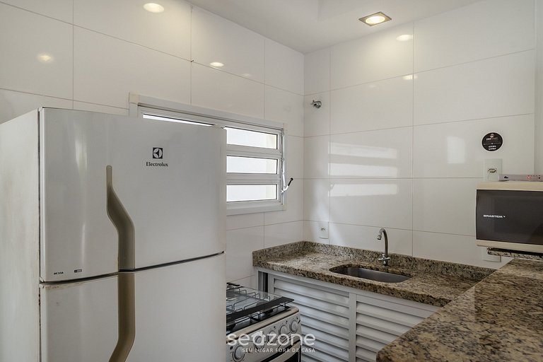 Apto c/ varanda a 350 m da Praia FUA0002