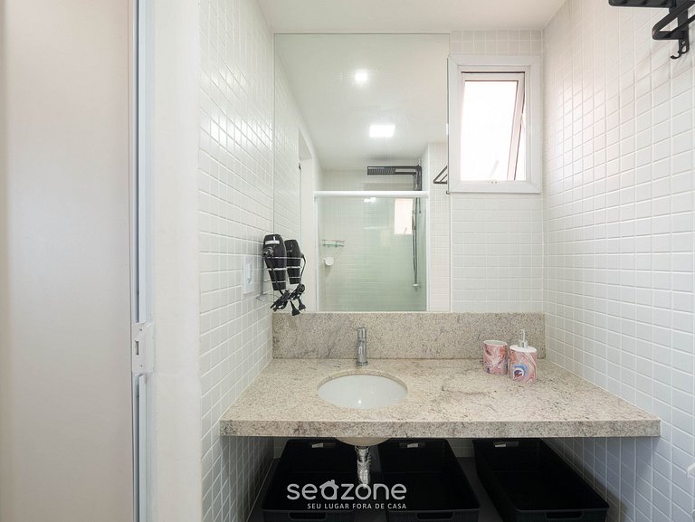 Apto c/ vista lateral al mar 70 m de playa SMA0407