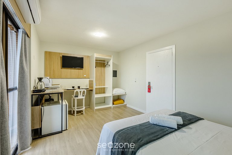 Studio moderno c/ balcón en Curitiba UPP0516