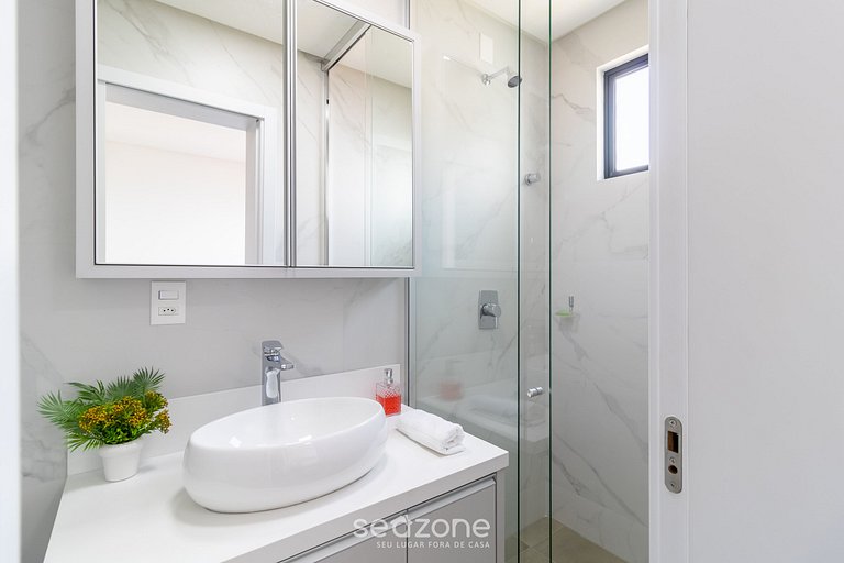 Apto Novo a 150m da Praia de Pereque CLE1202