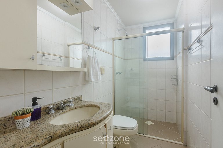 Apto em frente à Praça Gov. Celso Ramos RMI1101