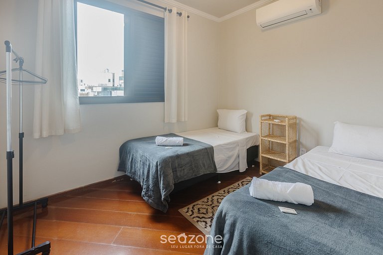 Apto em frente à Praça Gov. Celso Ramos RMI1101