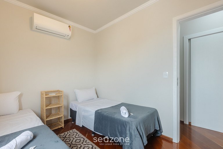 Apto em frente à Praça Gov. Celso Ramos RMI1101