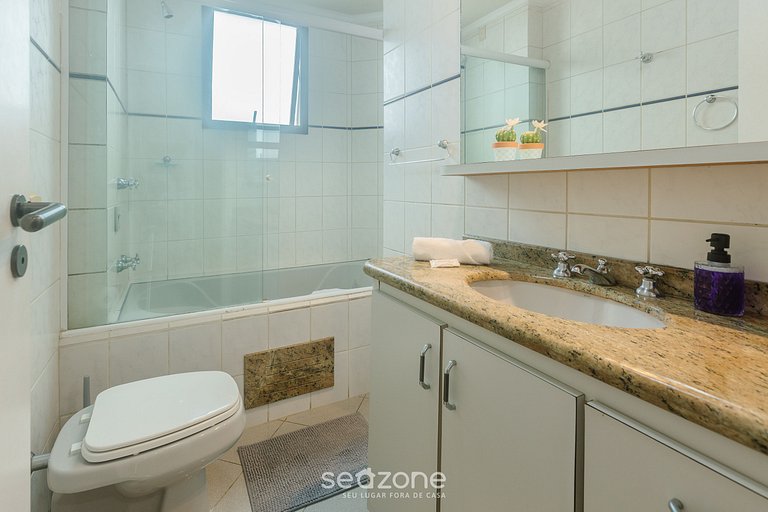 Apto em frente à Praça Gov. Celso Ramos RMI1101