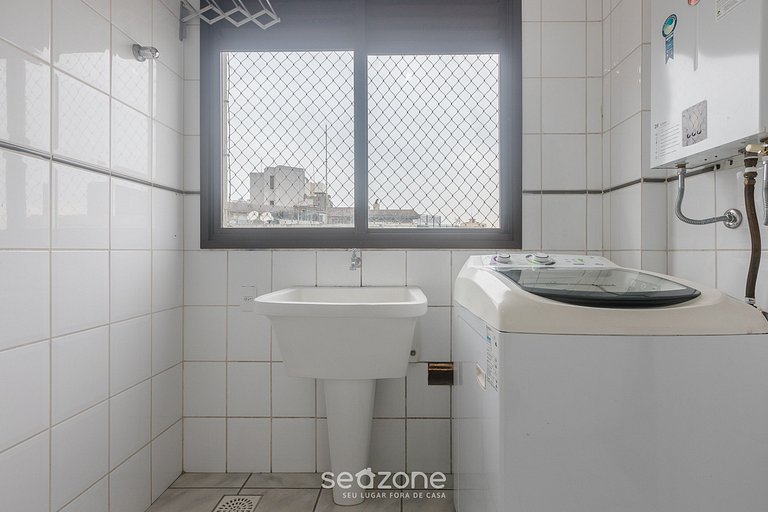 Apto em frente à Praça Gov. Celso Ramos RMI1101