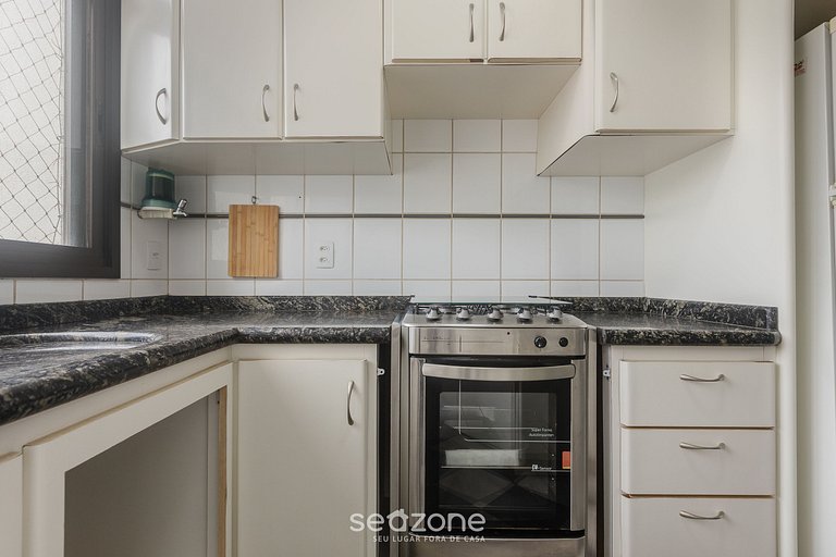 Apto em frente à Praça Gov. Celso Ramos RMI1101