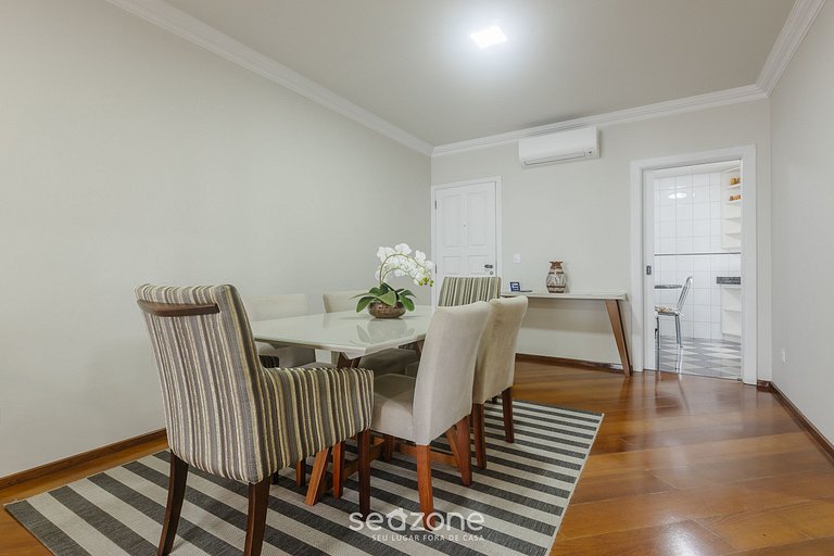 Apto em frente à Praça Gov. Celso Ramos RMI1101