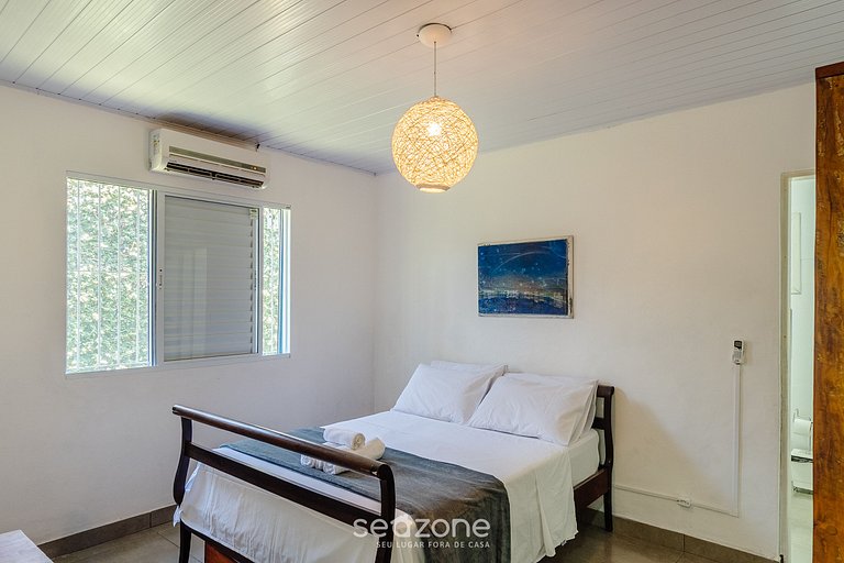 Casa c/ piscina e churrasq. em Itamambuca CPI0130