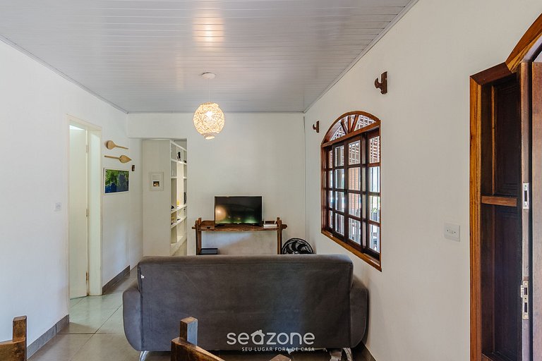 Casa c/ piscina e churrasq. em Itamambuca CPI0130