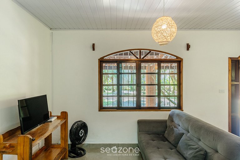 Casa c/ piscina e churrasq. em Itamambuca CPI0130