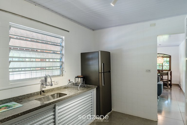 Casa c/ piscina e churrasq. em Itamambuca CPI0130