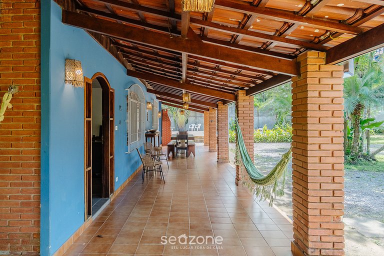 Casa c/ piscina e churrasq. em Itamambuca CPI0130