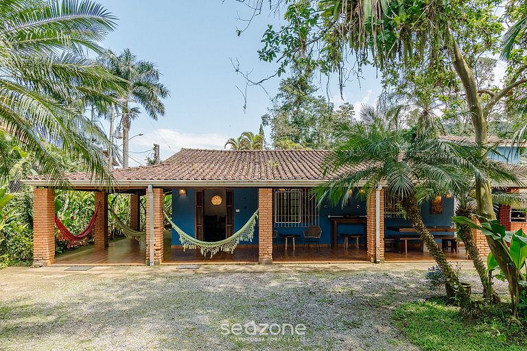 Casa c/ piscina e churrasq. em Itamambuca CPI0130