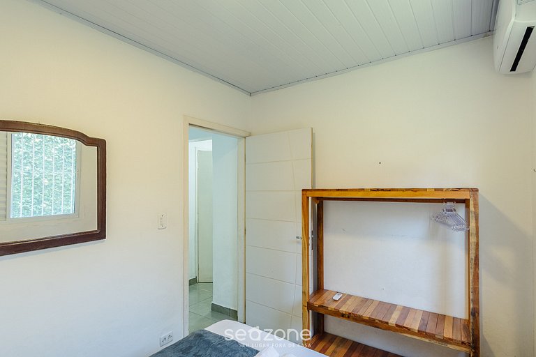 Casa c/ piscina e churrasq. em Itamambuca CPI0130