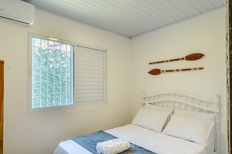 Casa c/ piscina e churrasq. em Itamambuca CPI0130