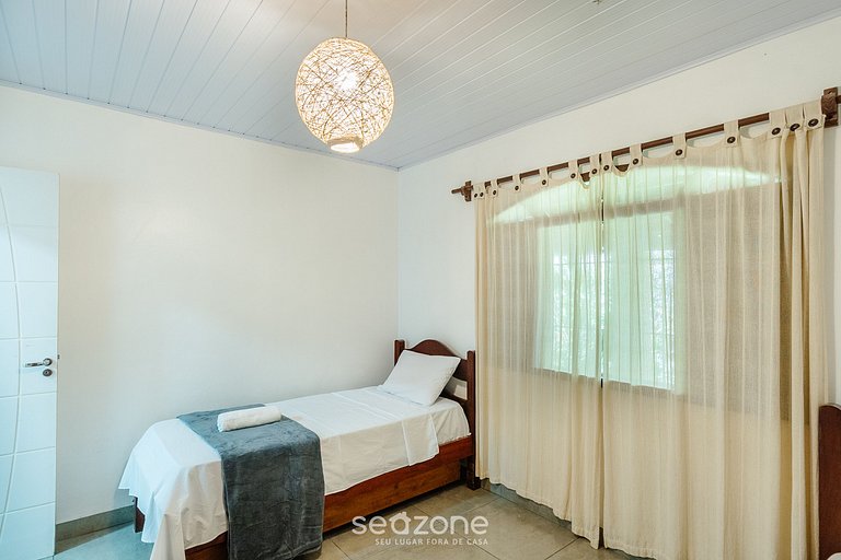 Casa c/ piscina e churrasq. em Itamambuca CPI0130