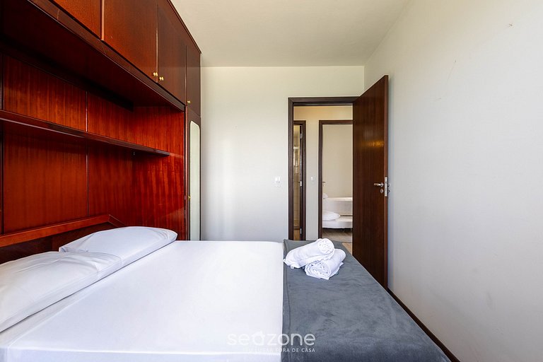 Apto c/ varanda e vista a beira-mar de BC CET2001