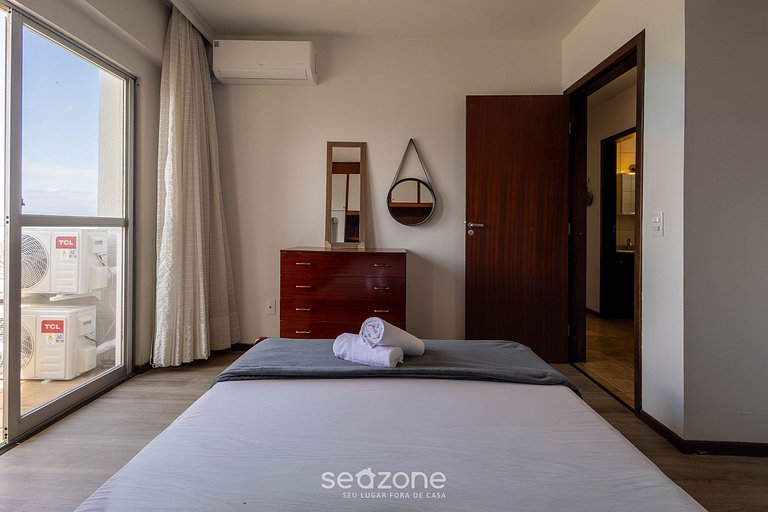 Apto c/ varanda e vista a beira-mar de BC CET2001