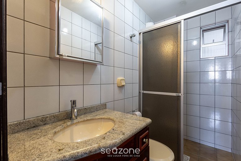 Apto c/ varanda e vista a beira-mar de BC CET2001