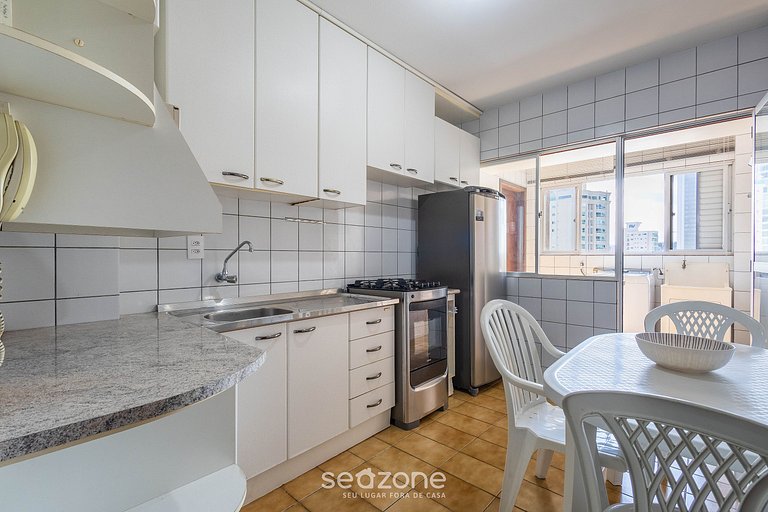 Apto c/ varanda e vista a beira-mar de BC CET2001