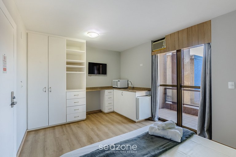 Studio en cond. con piscina y gimnasio UPP0102