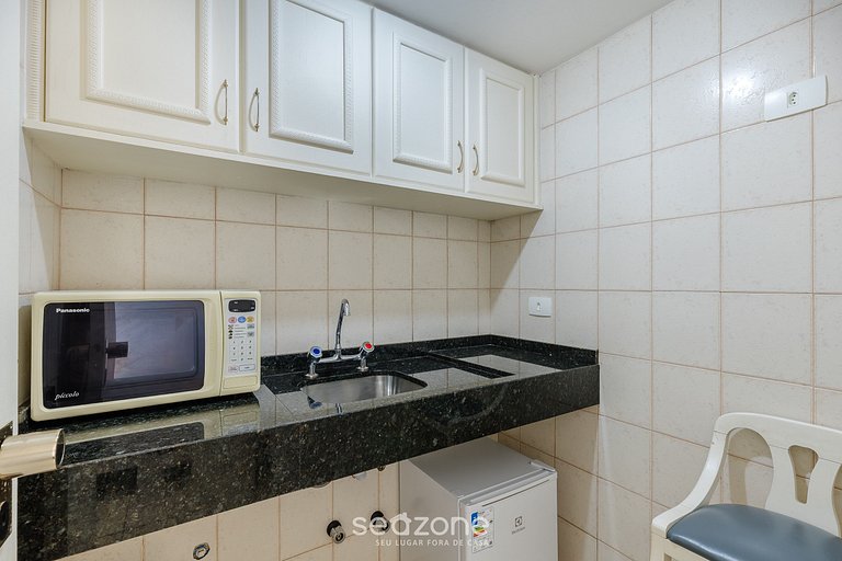 Estudio con balcón en edificio con piscina UPP0409