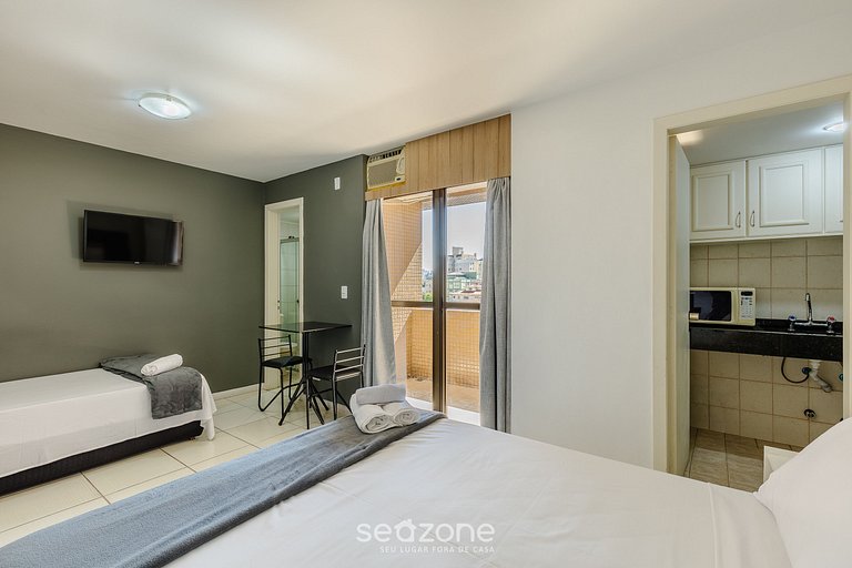 Studio c/ varanda em prédio c/ piscina - UPP0409