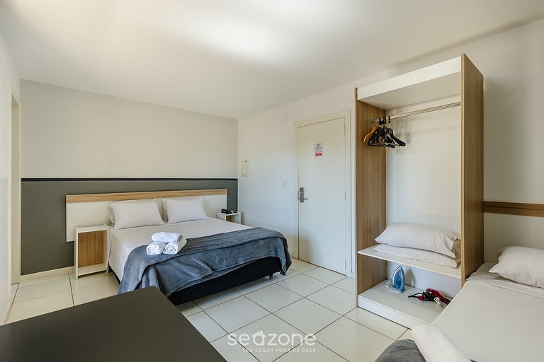 Studio c/ varanda em prédio c/ piscina - UPP0409