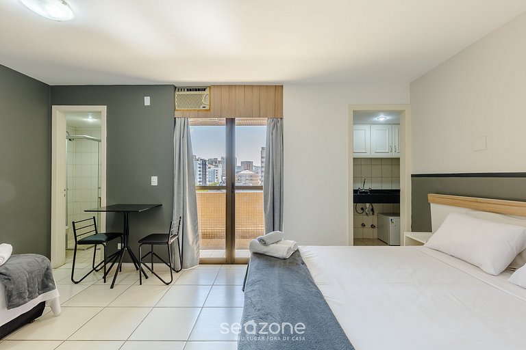 Estudio con balcón en edificio con piscina UPP0409