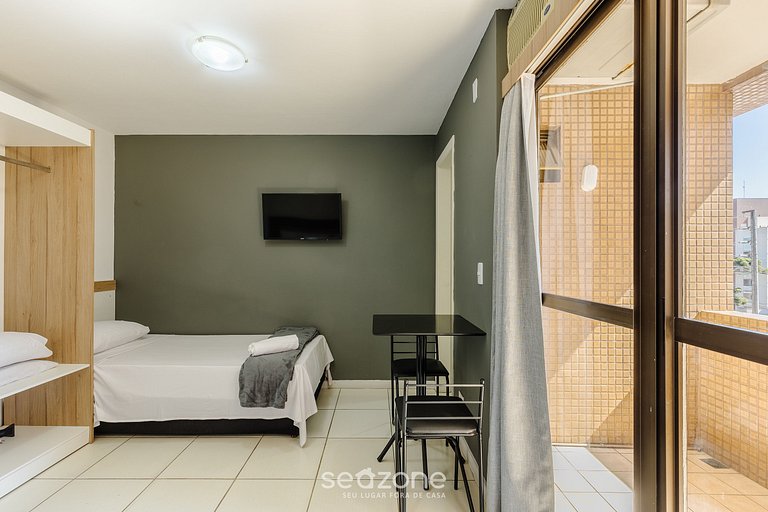 Estudio con balcón en edificio con piscina UPP0409