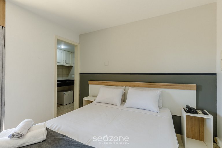 Estudio con balcón en edificio con piscina UPP0409