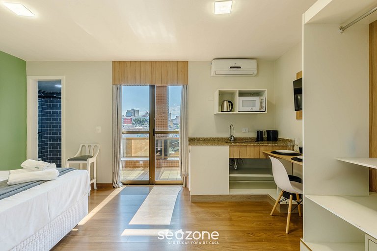 Estudio c/ balcón en condómino con piscina UPP0506