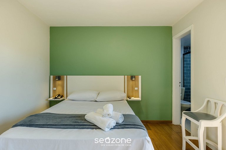 Estudio c/ balcón en condómino con piscina UPP0506