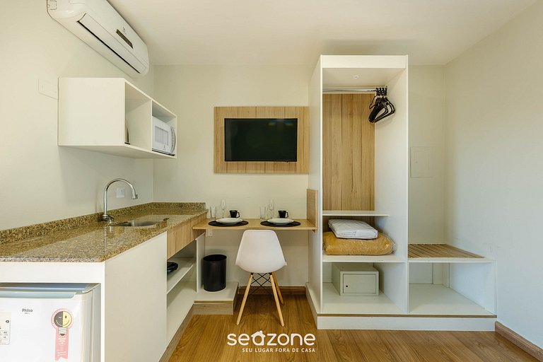 Estudio c/ balcón en condómino con piscina UPP0506