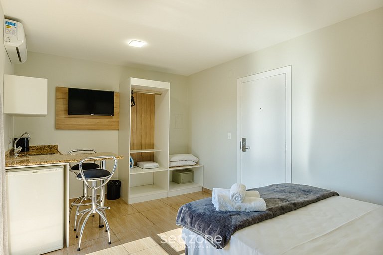 Estudio en condominio con sala de juegos UPP0505