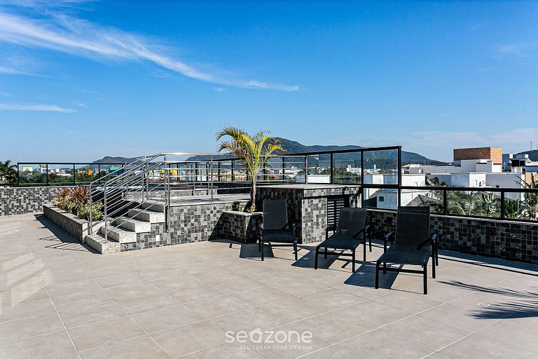 Estadia em prédio com piscina a 850m da praia em Florianópol