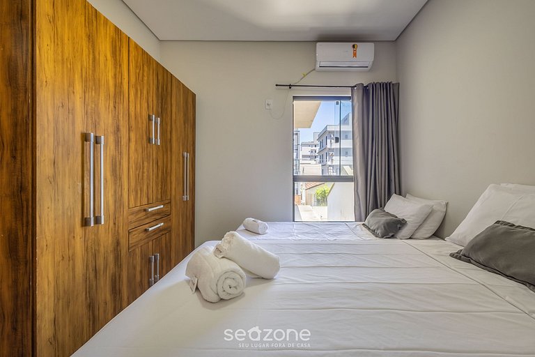 Apto c/ churrasq. e varanda a 70m da Praia ALO0201