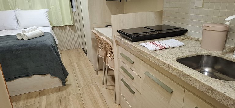 Studio em prédio c/ piscina a 70m da Praia SMA0314