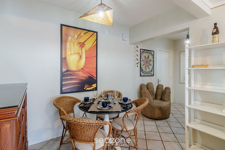 Apto c/ churrasqueira em cond. à beira-mar EVB0411