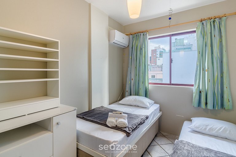 Apto c/ parrilla en cond. frente al mar EVB0411