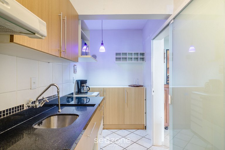 Apto c/ parrilla en cond. frente al mar EVB0411