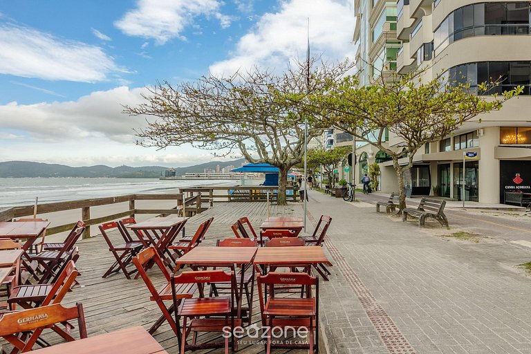 Pie apto en la arena con vista al mar en Meia Praia EVB308