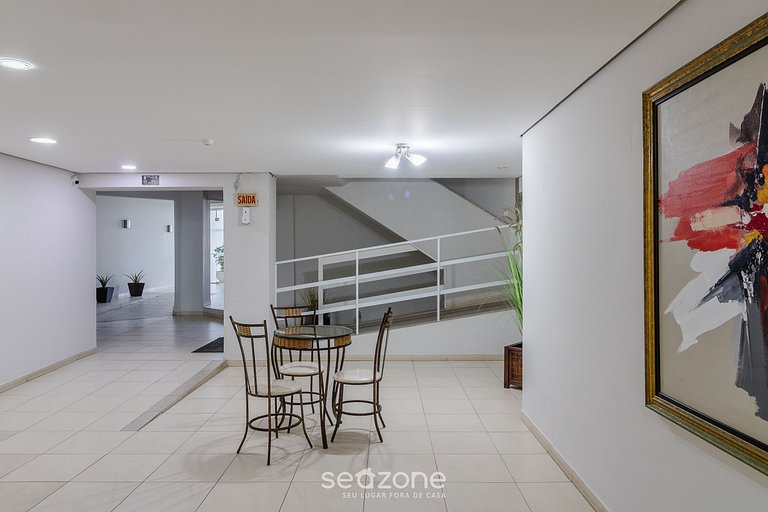 Aptos em Prédio à Beira-mar em Meia Praia, Itapema - EVBs